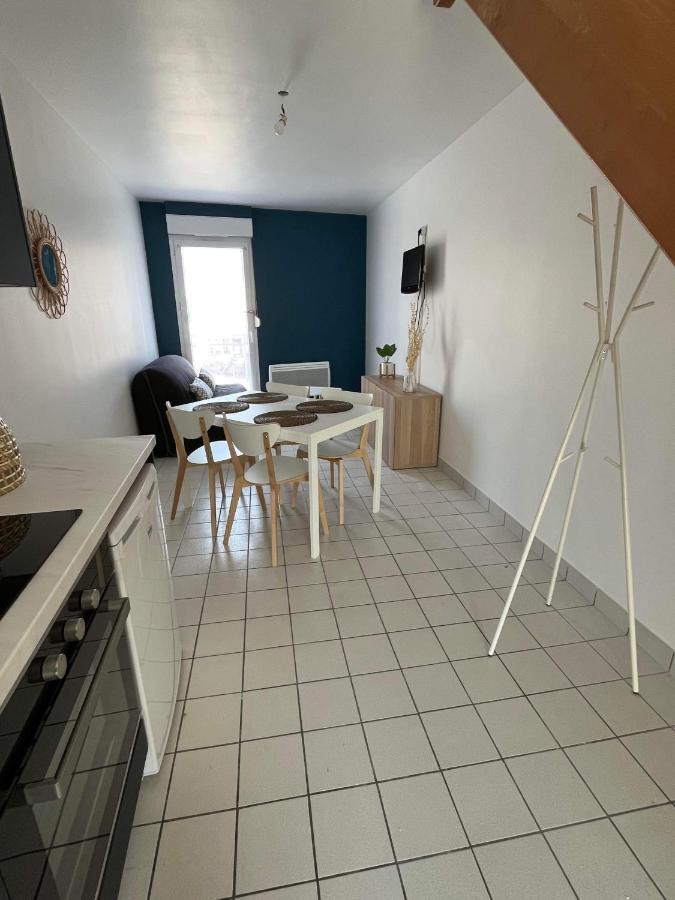 Anselme, F2 Duplex Avec Cour Commune Et Proche De La Mer ,2 Ver-sur-Mer Екстериор снимка