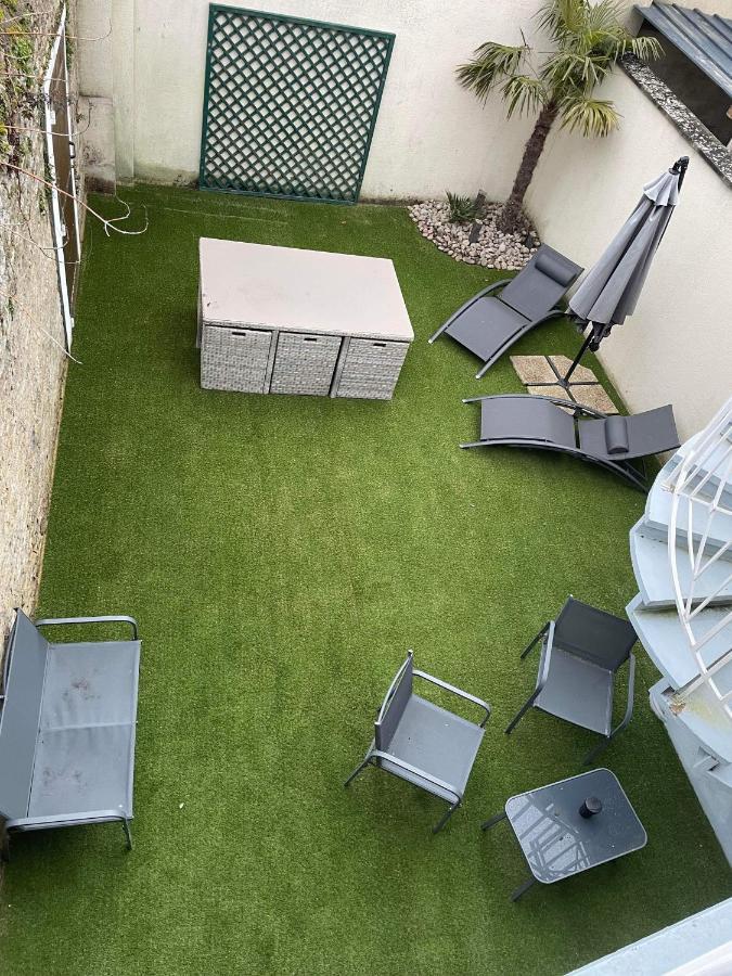 Anselme, F2 Duplex Avec Cour Commune Et Proche De La Mer ,2 Ver-sur-Mer Екстериор снимка